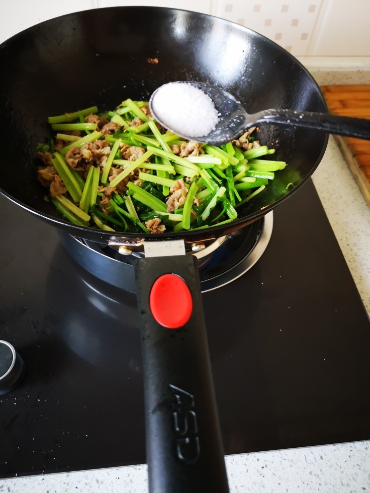 羊肉炒香芹,煸炒