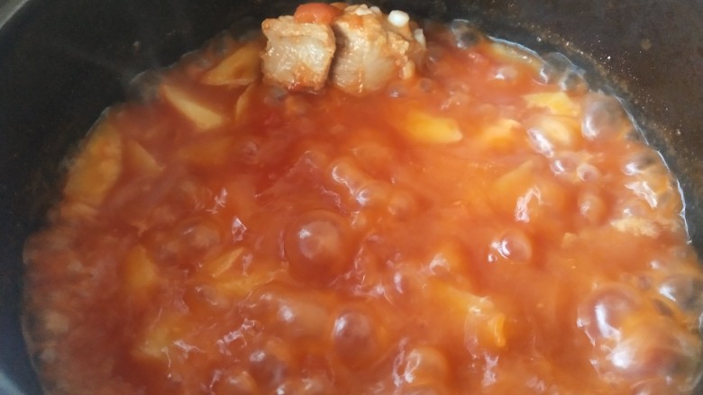 番茄小排土豆汤,咕噜咕噜咕噜…
