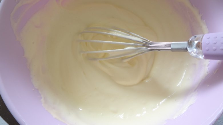 无水酸奶蛋糕,同样的手法蛋抽混合均匀