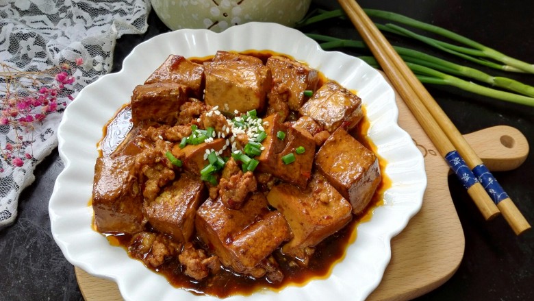 <span style="color:red">肉末</span><span style="color:red">豆腐</span>
