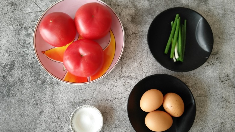 家常菜--西红柿炒鸡蛋,准备所需食材。