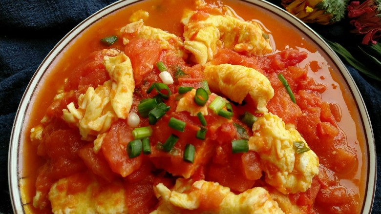 家常菜--西红柿炒鸡蛋,无论是配米饭还是面条都超级好吃。