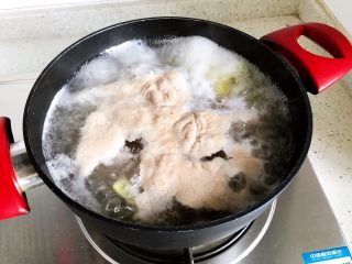 菌菇玉米扇骨汤（高压锅版）,大火煮10分钟
