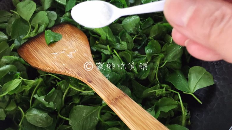 上海本帮菜 草头圈子,加盐、糖。