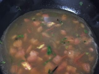 西红柿豆腐鸡蛋汤,放一碗水（这个自己适量加，我大概加500ml）