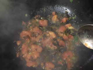 西红柿豆腐鸡蛋汤,番茄出汁后