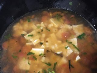 西红柿豆腐鸡蛋汤,放入豆腐