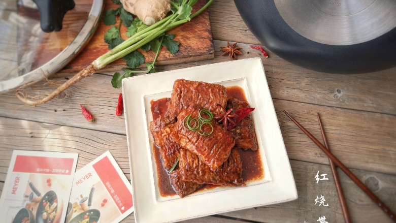 红烧带鱼,有了MEYER这个锅只用少量的油就能把红烧带鱼做的浓香美味。