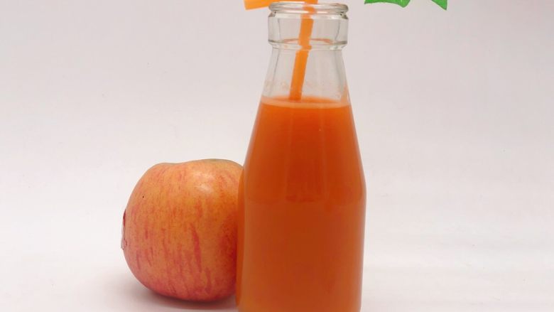 胡萝卜苹果汁,破壁机打的蔬果汁很细腻，当然如果还是觉得不喜欢就可以找个细网晒过滤一下。