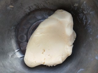 蓝莓芝士塔,将黄油揉进面粉里，放入冷冻，准备奶酪馅