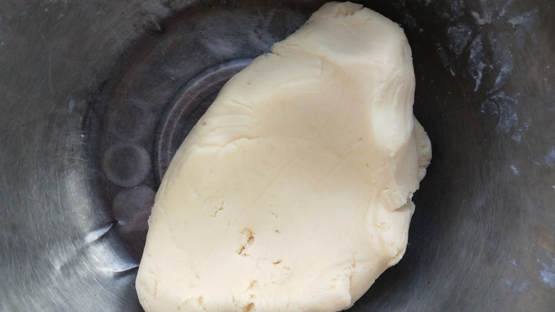 蓝莓芝士塔,将黄油揉进面粉里，放入冷冻，准备奶酪馅