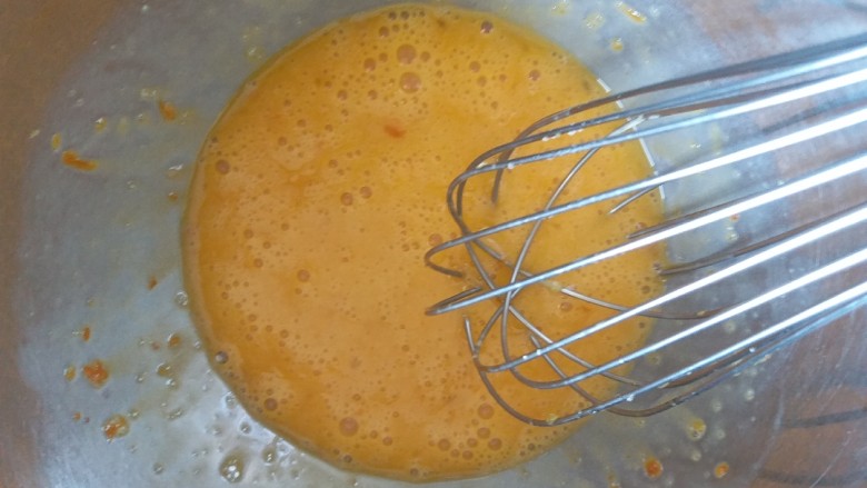 橙香甜甜圈（植物油版）,用手动的打蛋器搅拌均匀。