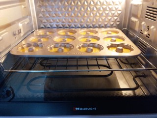 橙香甜甜圈（植物油版）,然后送入烤箱150度烘烤25到30分钟。