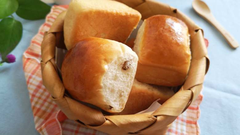 葡萄干小面包,酸酸甜甜的小面包，好开胃哟。