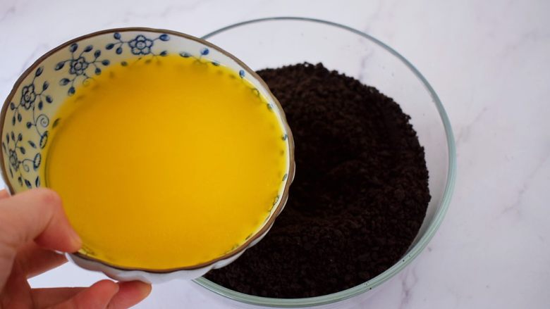 寿星公芒果慕斯蛋糕（十寸）,加入融化的黄油