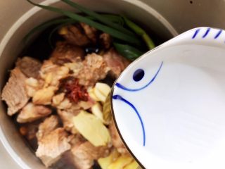 咖喱牛腩（高压锅版）,加入白酒