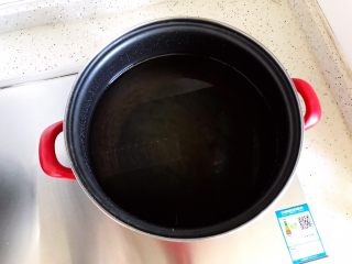 咖喱牛腩（高压锅版）,锅内煮适量清水