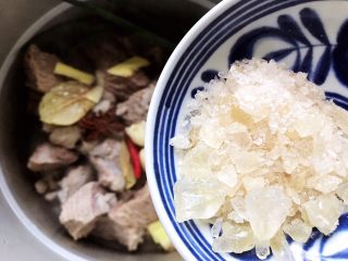 咖喱牛腩（高压锅版）,加入冰糖