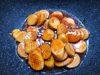 蚝汁杏鲍菇,再大火把汁收干，即可出锅装盘。