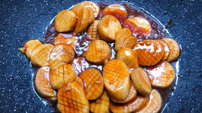 蚝汁杏鲍菇,再大火把汁收干，即可出锅装盘。