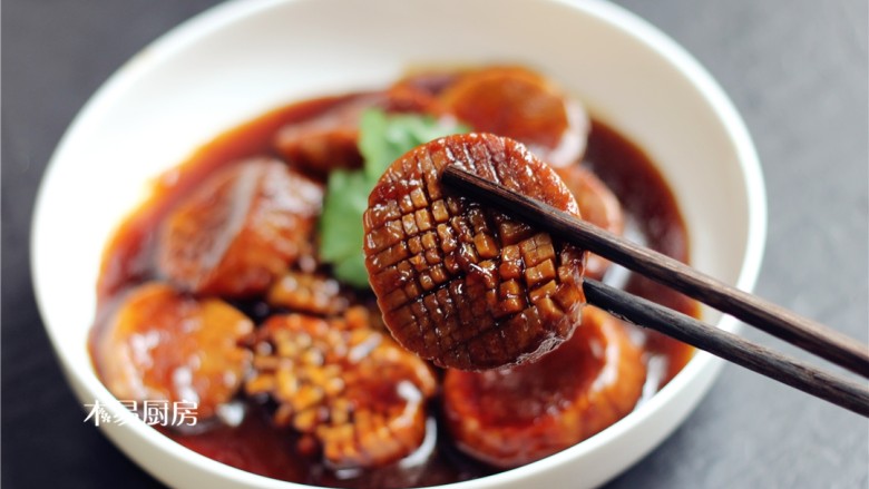 蚝油杏鲍菇,这道菜非常时候喜欢素食的朋友们，即使用来宴客，也不会输面子哦。