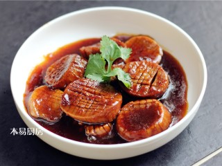 蚝油杏鲍菇,味道真是太赞了，吃起来就像是吃肉，但这是一道非常地道的素菜。