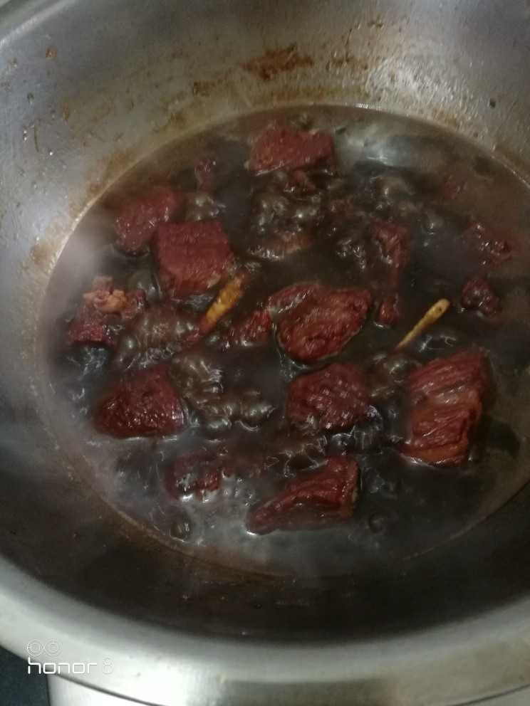 菜谱#三七牛肉炖土豆#[创建于17/4~2019],大火烧开转小火，慢煮2个半小时。