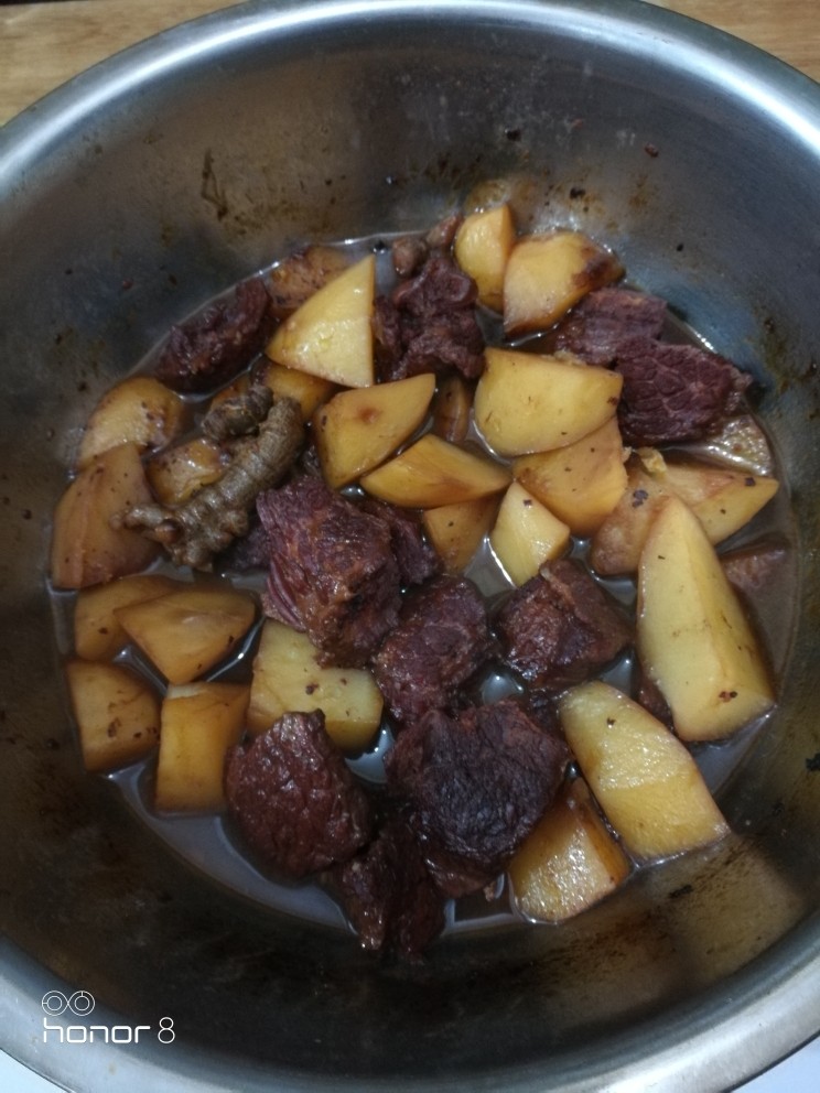 菜谱#三七牛肉炖土豆#[创建于17/4~2019],小火炖煮15分钟。
