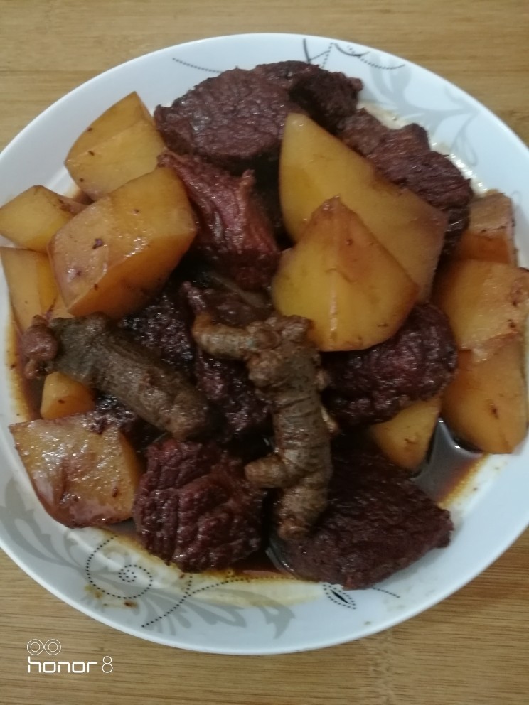 菜谱#三七牛肉炖土豆#[创建于17/4~2019],然后烧制2分钟。