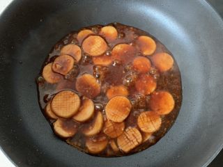 酱汁杏鲍菇,煮到汤汁变得粘稠即可，大概四五分钟吧