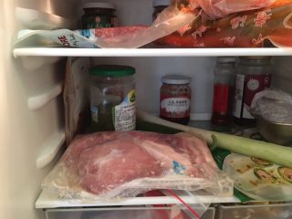盐麴猪肉,放入冰箱冷藏腌制1～3天