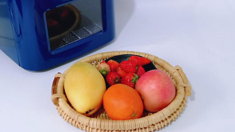 自制零添加水果干,准备食材及水果。