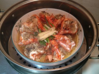 黄油蒜蓉蒸大虾,完成。