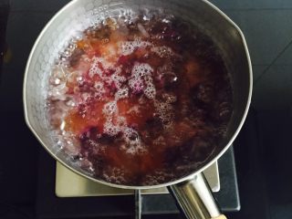 桃胶皂角米雪燕紫薯羹,煮10分钟即可