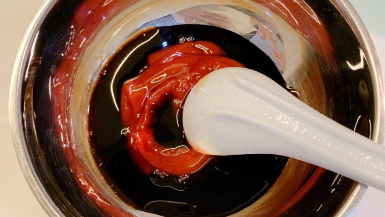 茄汁豆腐,<a style='color:red;display:inline-block;' href='/shicai/ 788'>生抽</a>放入2勺