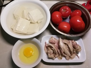 番茄鸡蓉烩豆腐,食材准备
