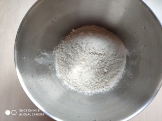糙米窝头(原味&枣香),糙米磨成粉。