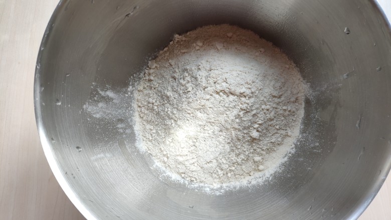 糙米窝头(原味&枣香),糙米磨成粉。