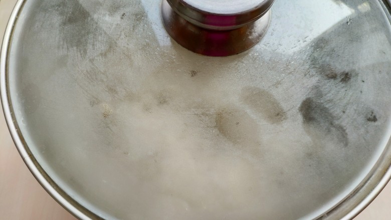 糙米窝头(原味&枣香),然后盖上盖子让糙米粉团放凉。