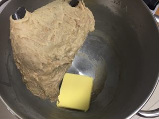 奶酪全麦面包,加入黄油，同样步骤5操作。