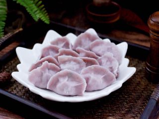 黄瓜海米饺子,把煮好的饺子，捞出沥干水分，盛入盘中后就可以享用了。
