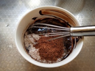 巧克力蛋白棒,加入可可粉和全麦粉