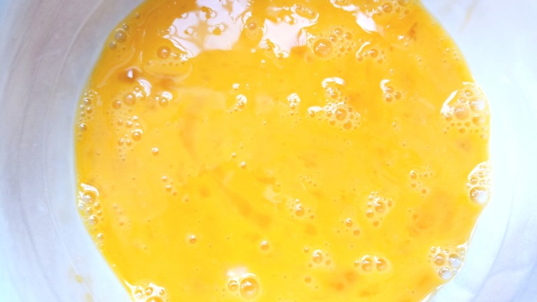 土豆疙瘩汤,打成蛋液