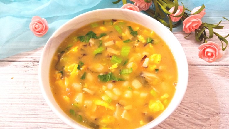 土豆疙瘩汤,软软绵绵的疙瘩，鲜美的汤汁，使这一碗疙瘩汤完美。