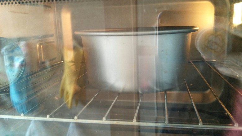 贺寿双层蛋糕(10＋6寸),烤箱160°烤35分钟。