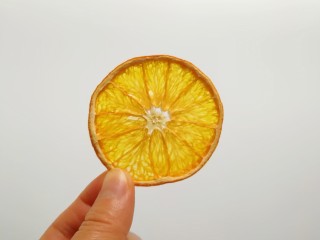 缤纷水果干,甜橙干可以直接吃也可以泡水喝。