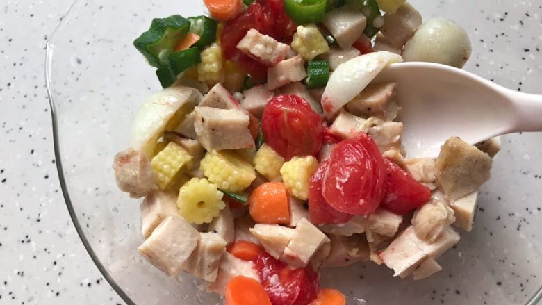 健康美味の鸡胸肉果蔬沙拉,搅拌均匀，即可