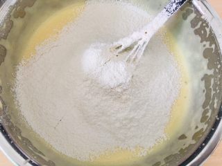 蛋黄小饼干,过筛低粉。