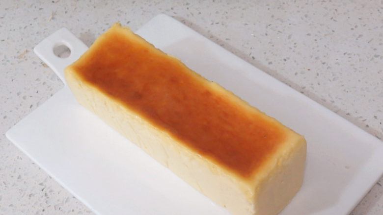 乳酪控不要错过滴~Ins网红蛋糕【Cheese Terrine乳酪砖】,等冷却后从烤箱中取出，放入冰箱冷藏一晚，即可享用