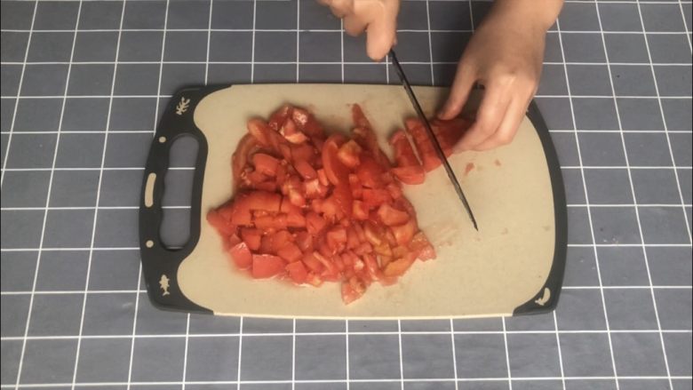 意式早餐烘蛋,切成番茄碎备用